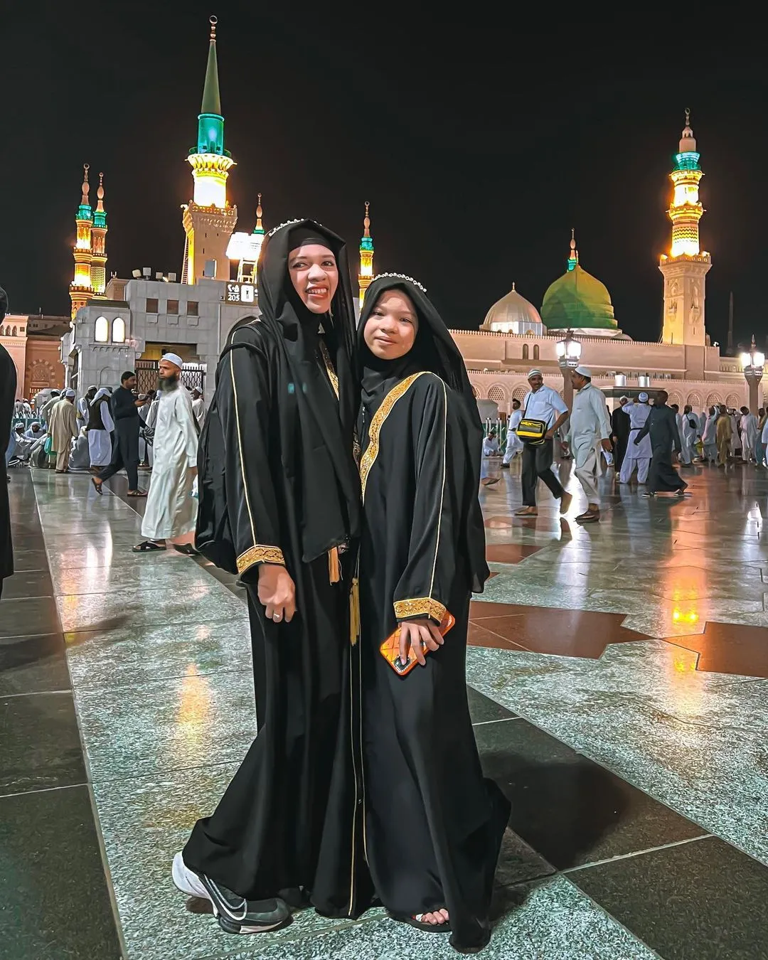 Saleha Halilintar dan Ibunya (Credit: Instagram/genhalilintar)