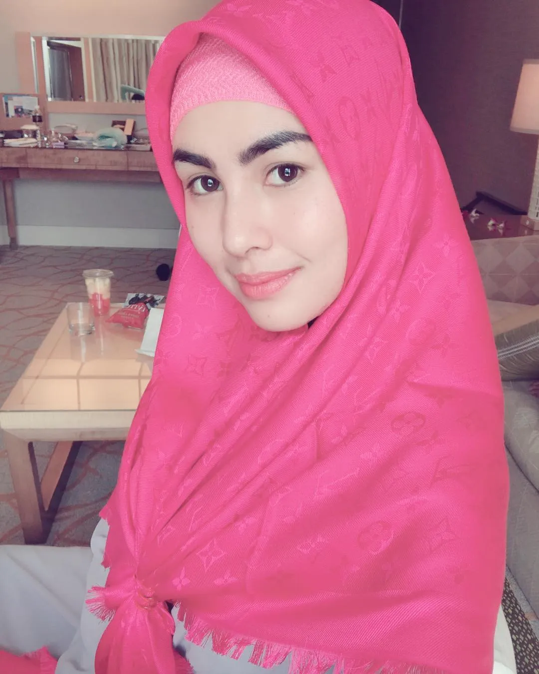 Kartika Putri nekad berhijab di tengah-tengah proses syuting sinetron dan mengakhiri kontrak. cr: instagram.com/kartikaputriworld