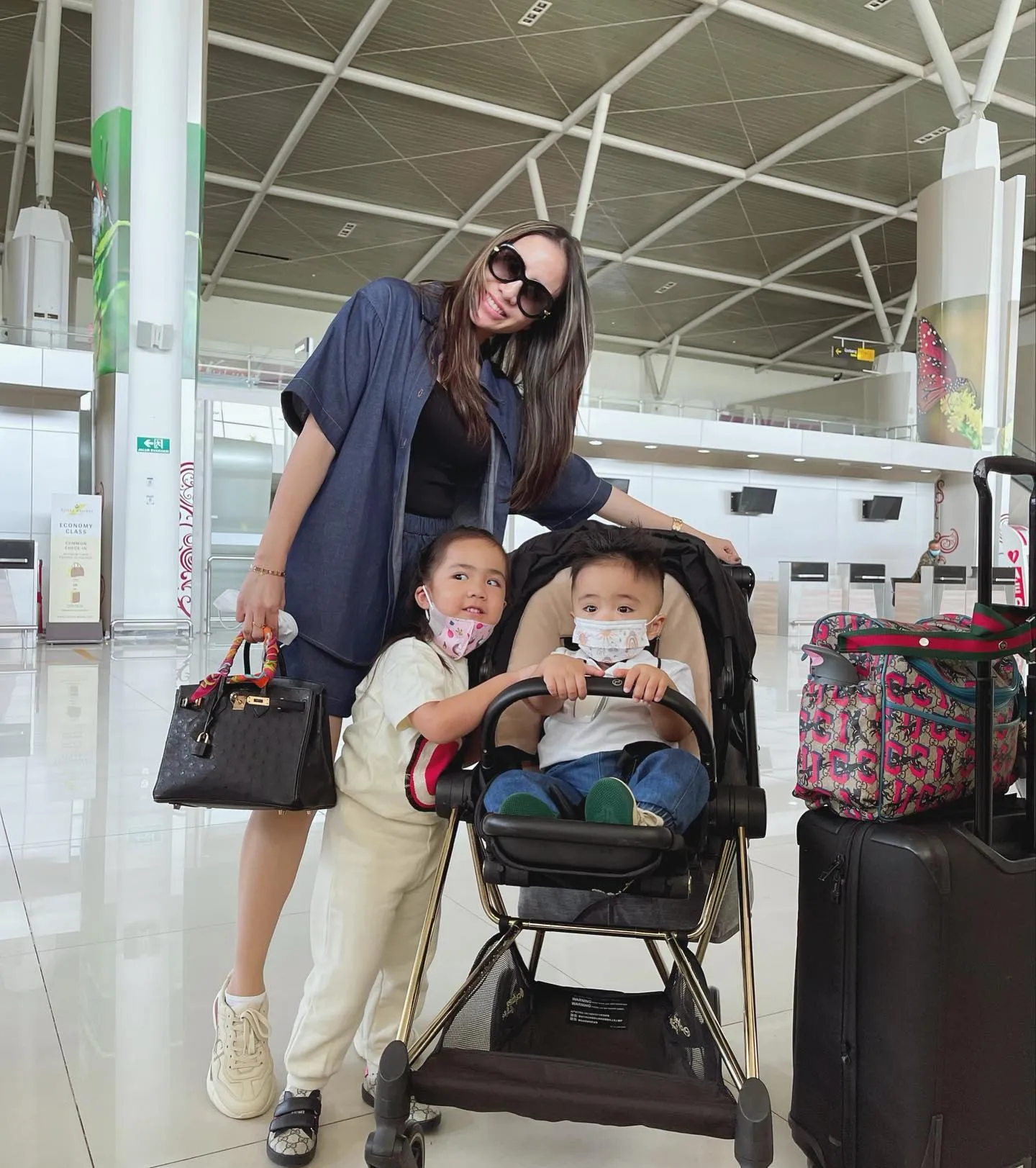 (credit: instagram.com/therealmomogeisha)