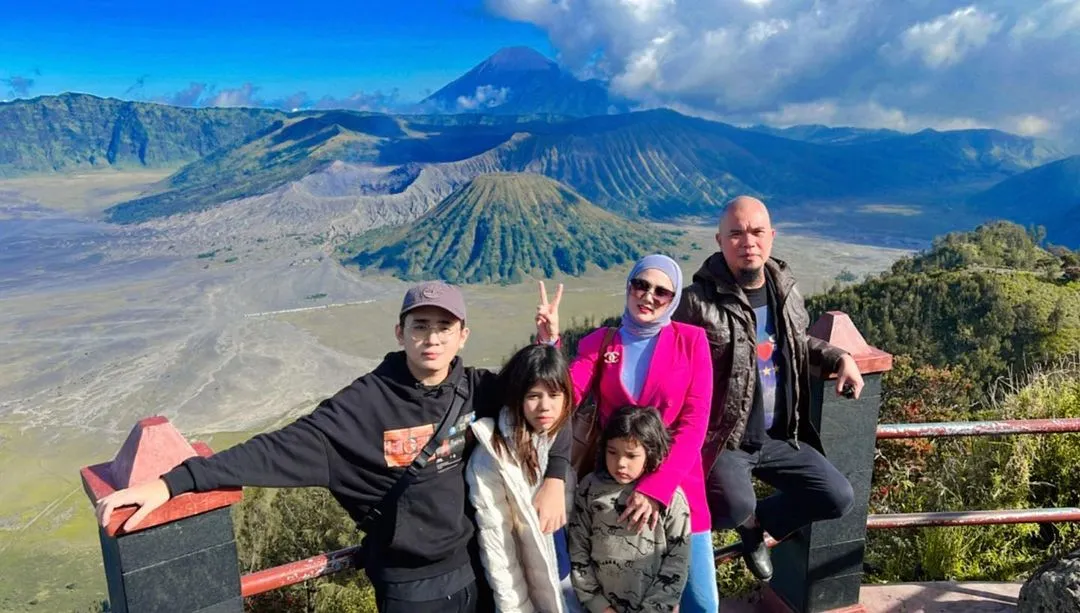 Potret Rafly Azis Bareng Keluarga (Credit: Instagram/mulanjameela1)