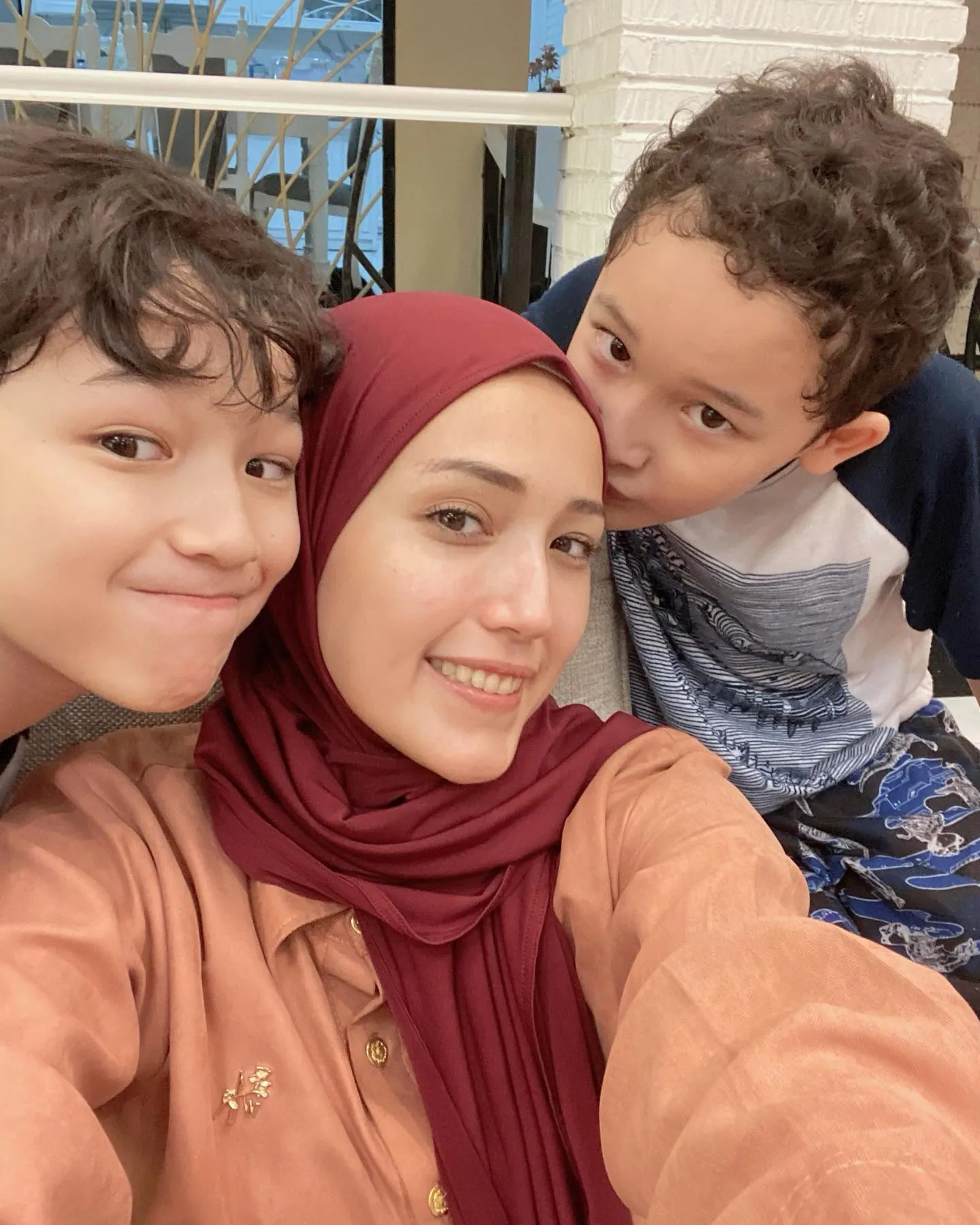 (credit: instagram.com/adeliapasha)