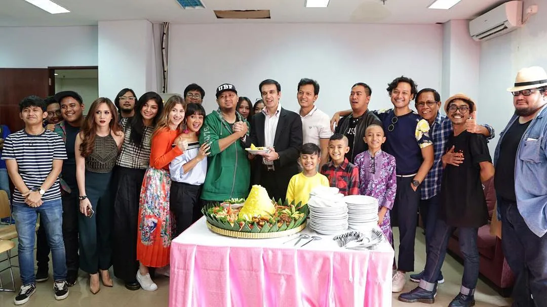 Sederet pemeran film DOA / Credit: Instagram - filmdoa