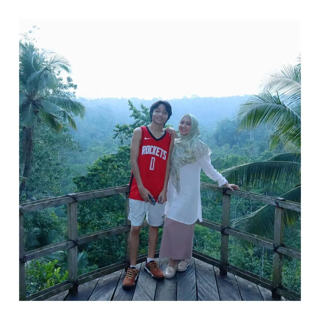 Potret Kiesha Alvaro Bareng Okie Agustina(Credit: Instagram/okieagustina_)