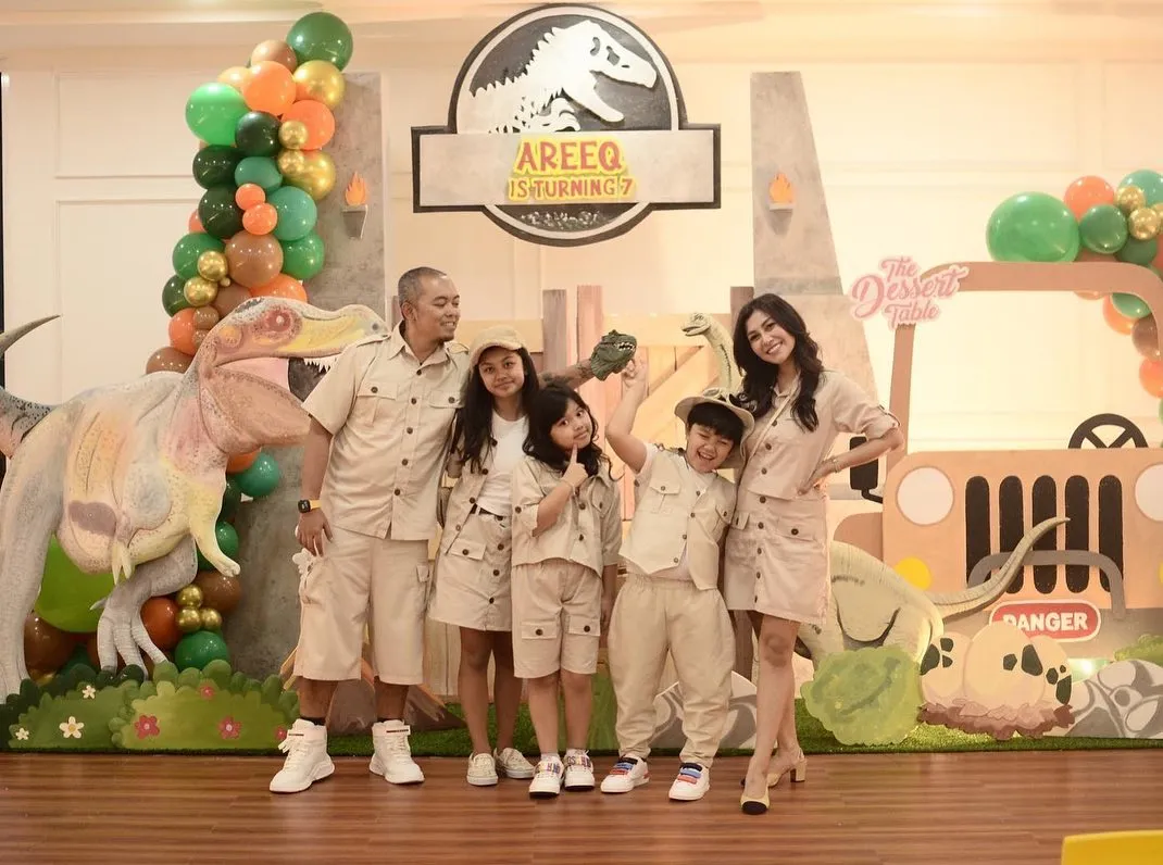 Keluarga Nisya Ahmad dan Andika Rosadi (Credit: Instagram/nissyaa)
