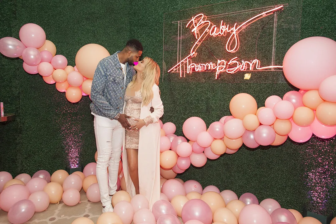 Baby shower Khloe Kardashian, serba pink! @ instagram.com/khloekardashian