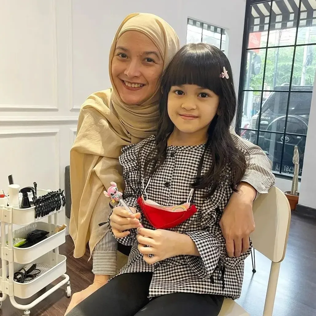 Potret Andhara Early dengan Putrinya