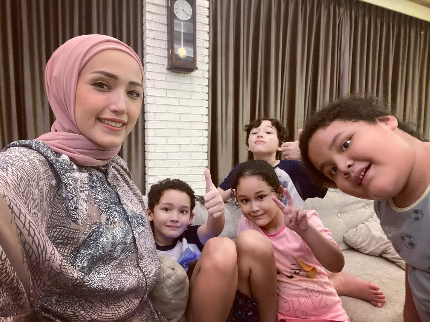 (credit: instagram.com/adeliapasha)