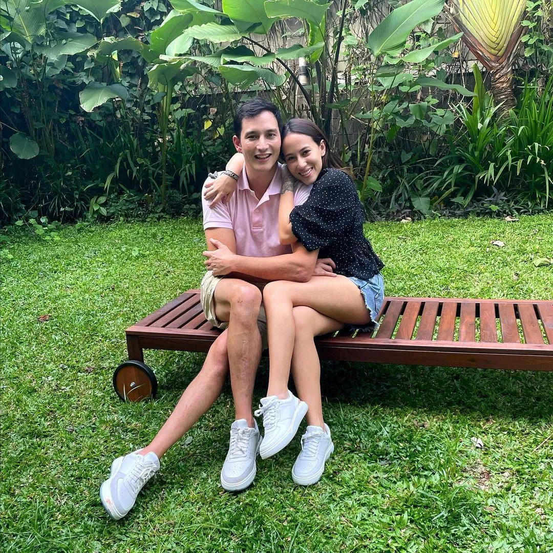 Potret Mesra Mike Lewis dan Janisaa Pradja