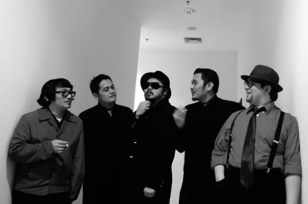 SORE ketika dalam formasi berlima @Facebook/SORE