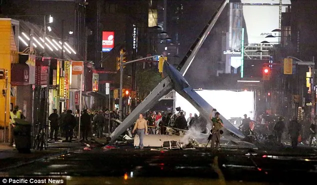 Adegan fantastis ini hanya ada di SUICIDE SQUAD/©Pacific Coast News via Dailymail