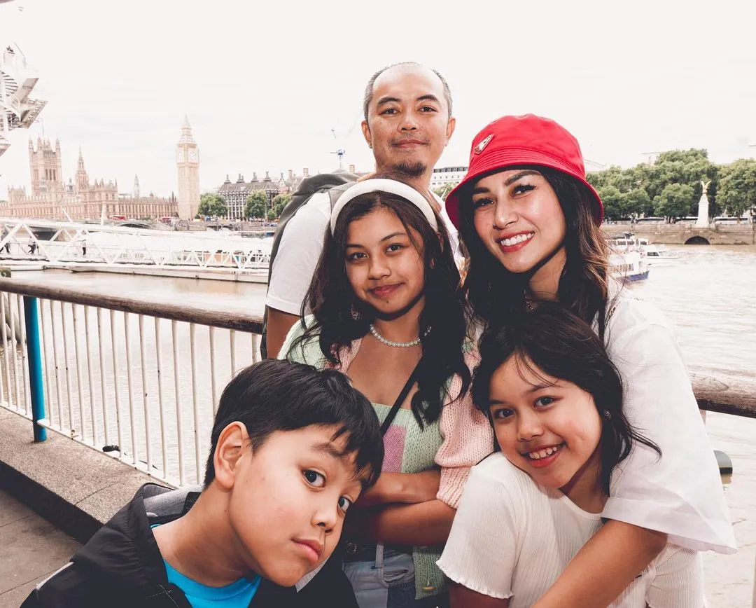 Keluarga Nisya Ahmad dan Andika Rosadi (Credit: Instagram/nissyaa)