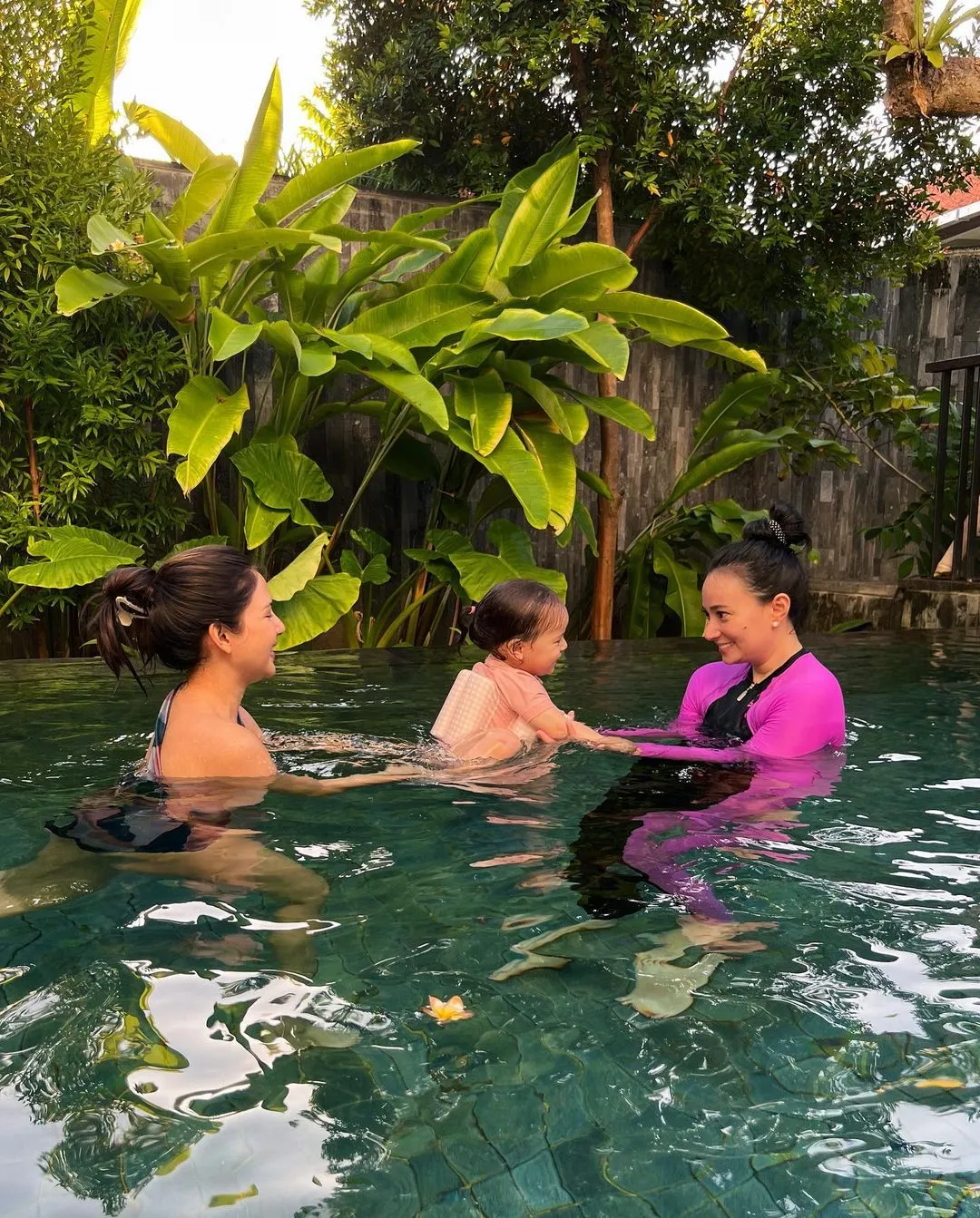 Jessica Mila, Asmirandah, dan Baby Chloe (Credit: Instagram/asmirandah89)