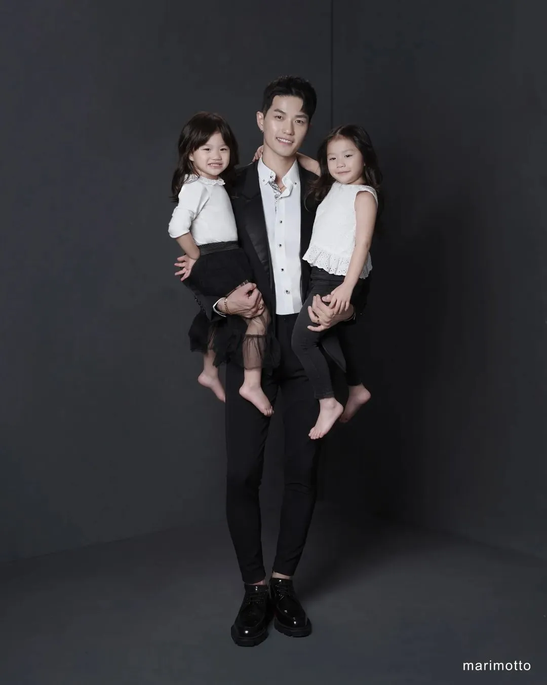 Keluarga Lee Jeong Hoon (Credit: Instagram/leejeonghoon)