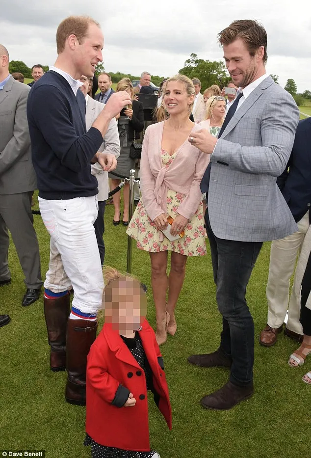 Prince of Asgard sedang asyik ngobrol dengan Pangeran WIlliam/©Dave Benett via Daily Mail