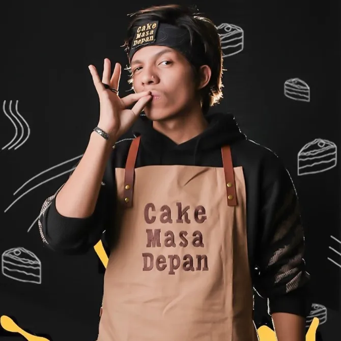 Atta Halilintar bersama Cake Masa Depan © instagram.com/attahalilintar