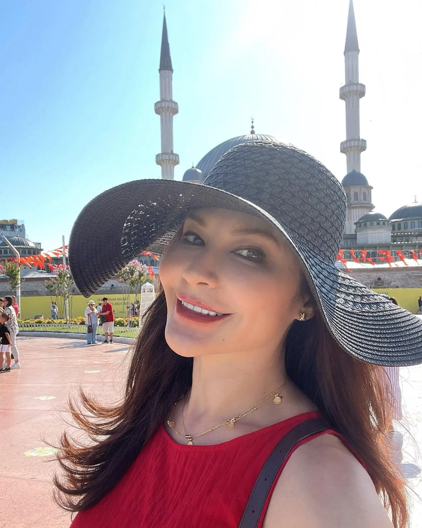 (credit: instagram.com/tamarableszynskiofficial)