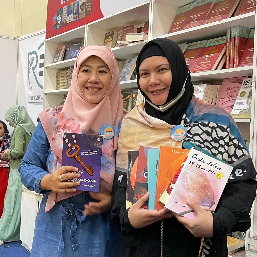 Asma Nadia dan Penyanyi Tere (Credit: Instagram/teretorial)