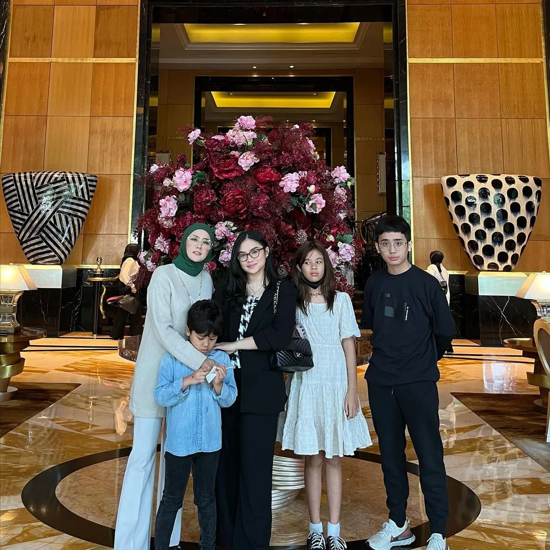 Potret Mulan Jameela Bersama Anak-Anaknya (Credit: Instagram/rafly_azizz)