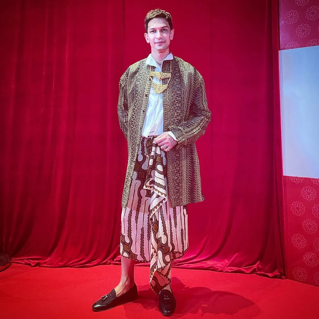 Dimas Beck Pakai Batik (Credit: Instagram/dimasbeck)