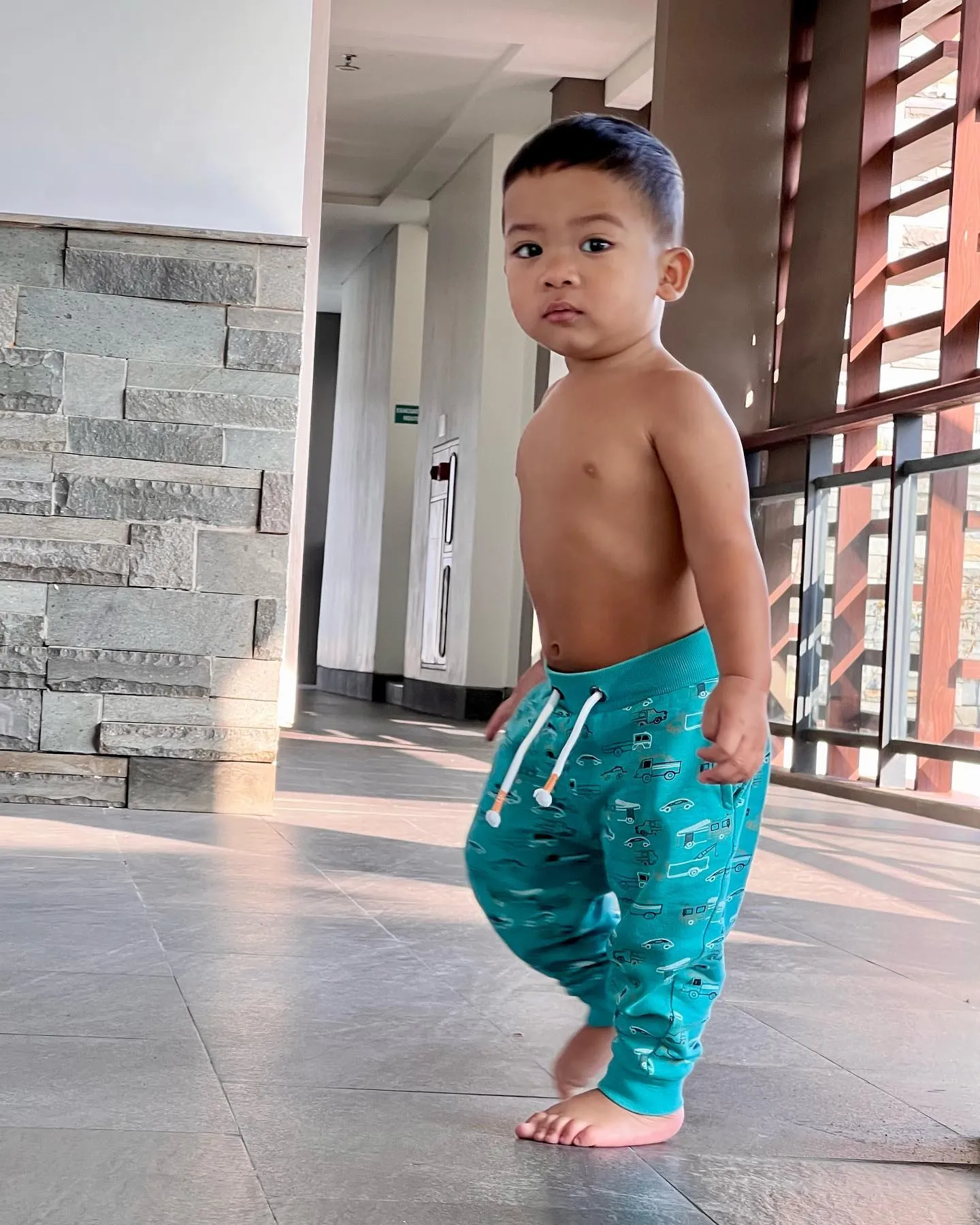 (credit: instagram.com/tatajaneetaofficial)