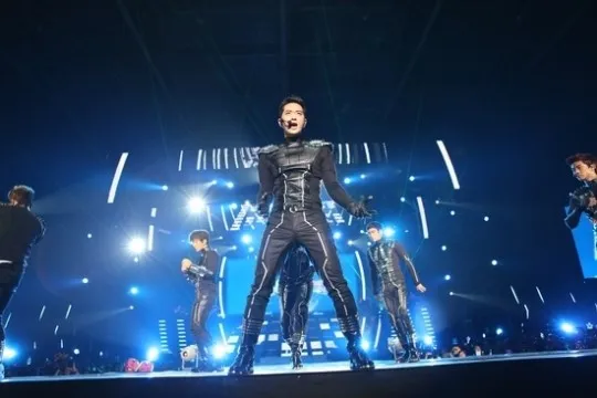 Penampilan luar biasa dari 2PM, super keren! ©soompi.com