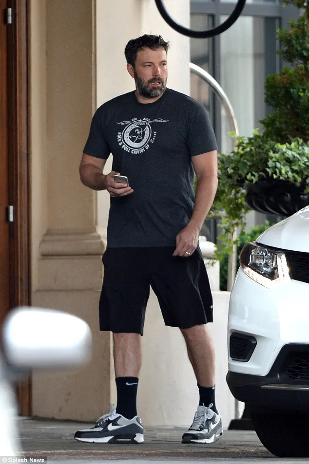 Ben Affleck, masih kenakan cincin kawinnya ©splashnews.com