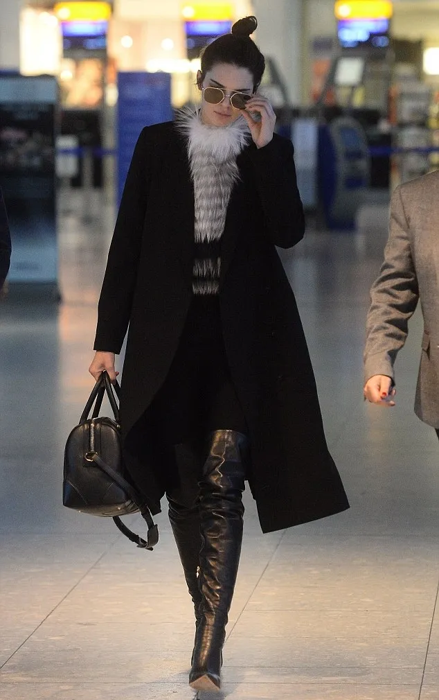 Kendall Jenner berada di London © Splashnews.com