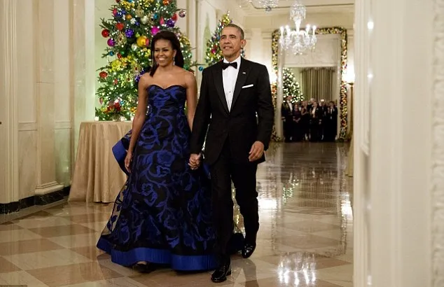 Michelle mengungkapkan suaminya tak pernah malu karena mengenakan jas yang sama © AFP