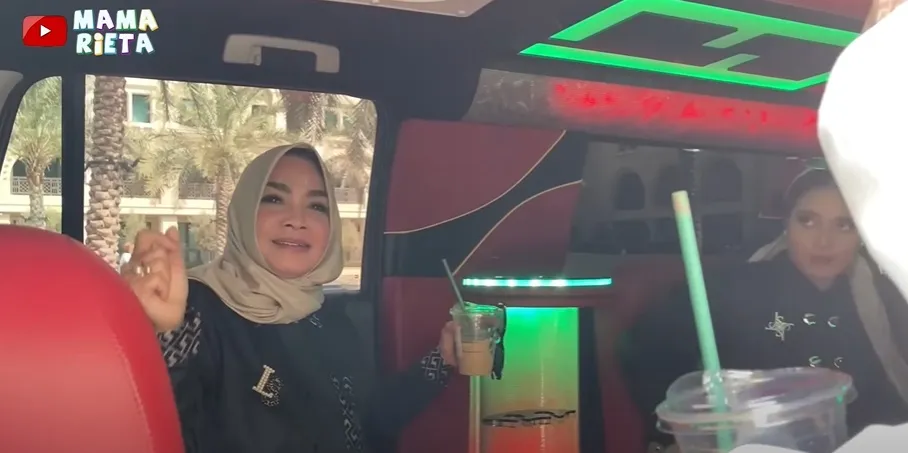 Naik Mobil Limousine