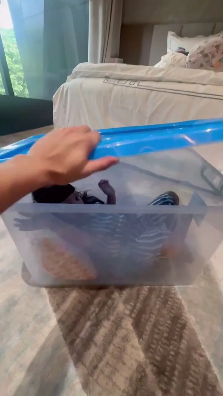 Aksi random Ameena anak Aurel Hermansyah dan Atta Halilintar (credit: Instagram.com/attahalilintar/)