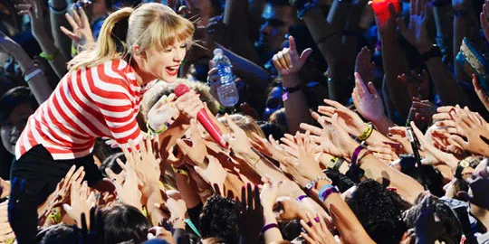 We Are Never Ever Getting Back Together - Taylor Swift
