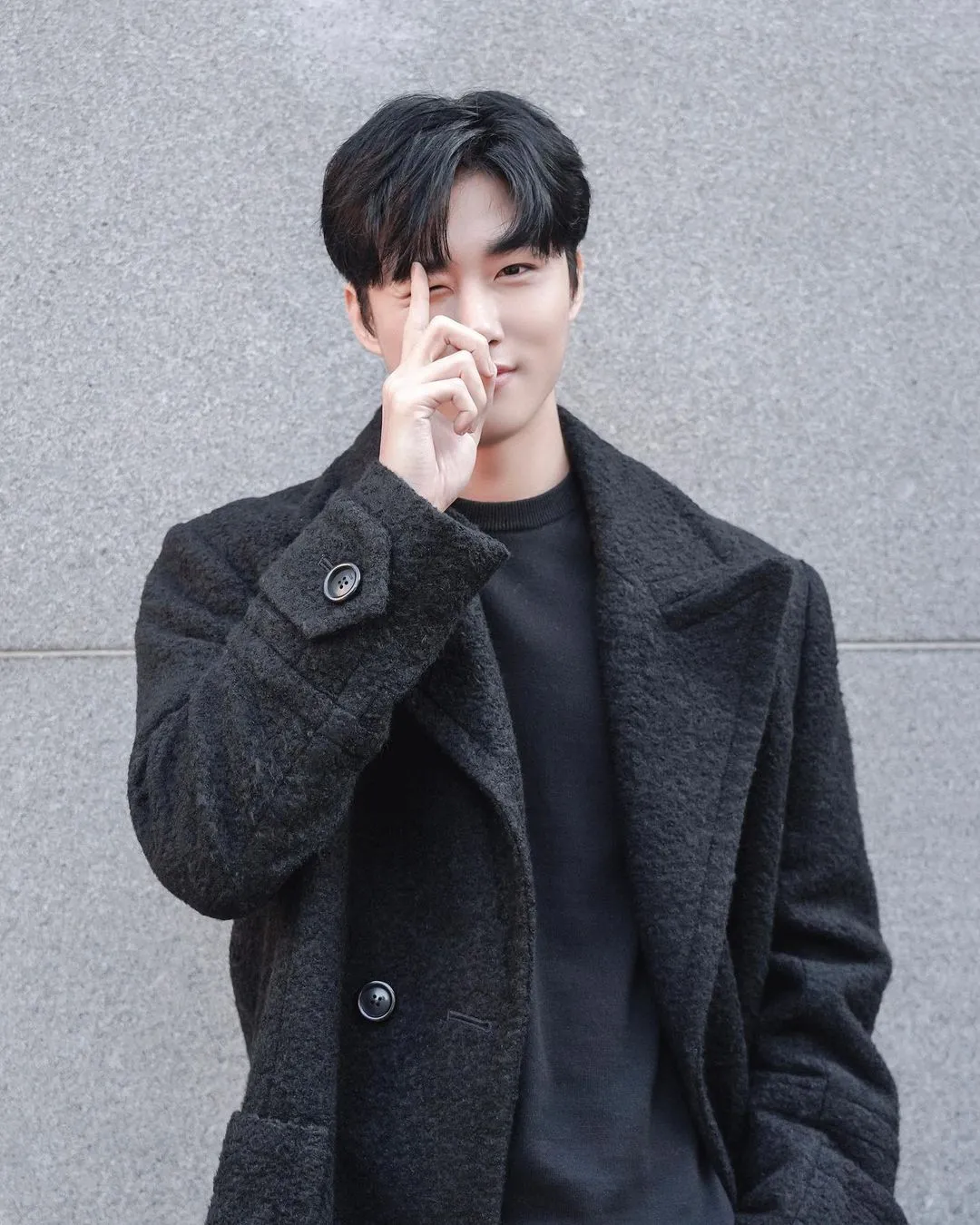 Perankan Seorang Peramal (Credit: instagram.com/seojihoon_official/)