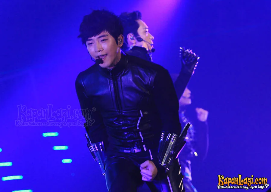 Salah satu aksi Junho ketika konser bersama 2PM di Indonesia pada 8 Desember silam ©KapanLagi.com®