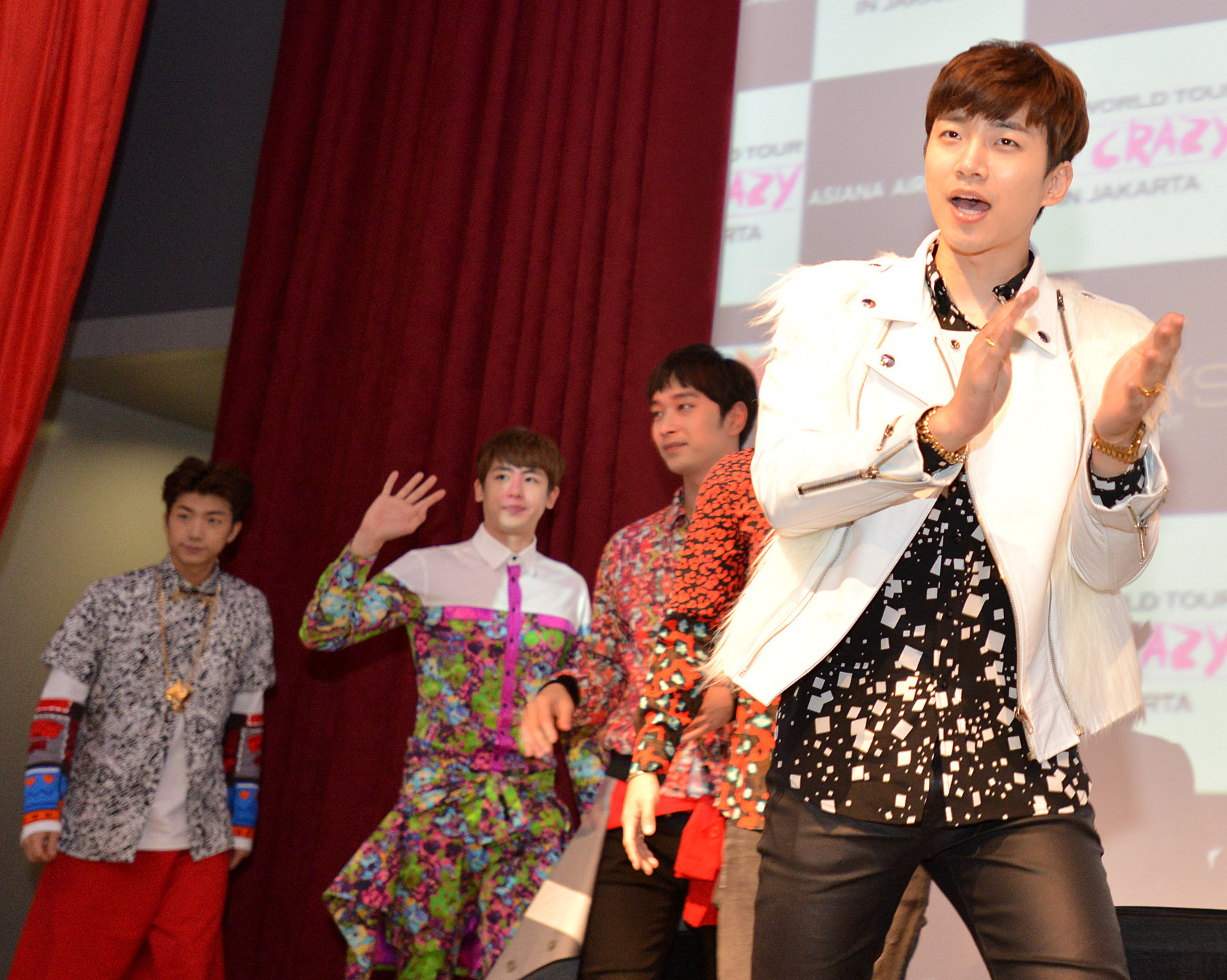 Member 2PM saat menghadiri event Hi-5 hari Jumat (27/3) ©Bambang E Ros