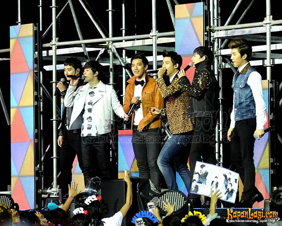 Wow, bakal seperti apa nih kalau 2PM duet dengan ST12? ©KapanaLagi.com