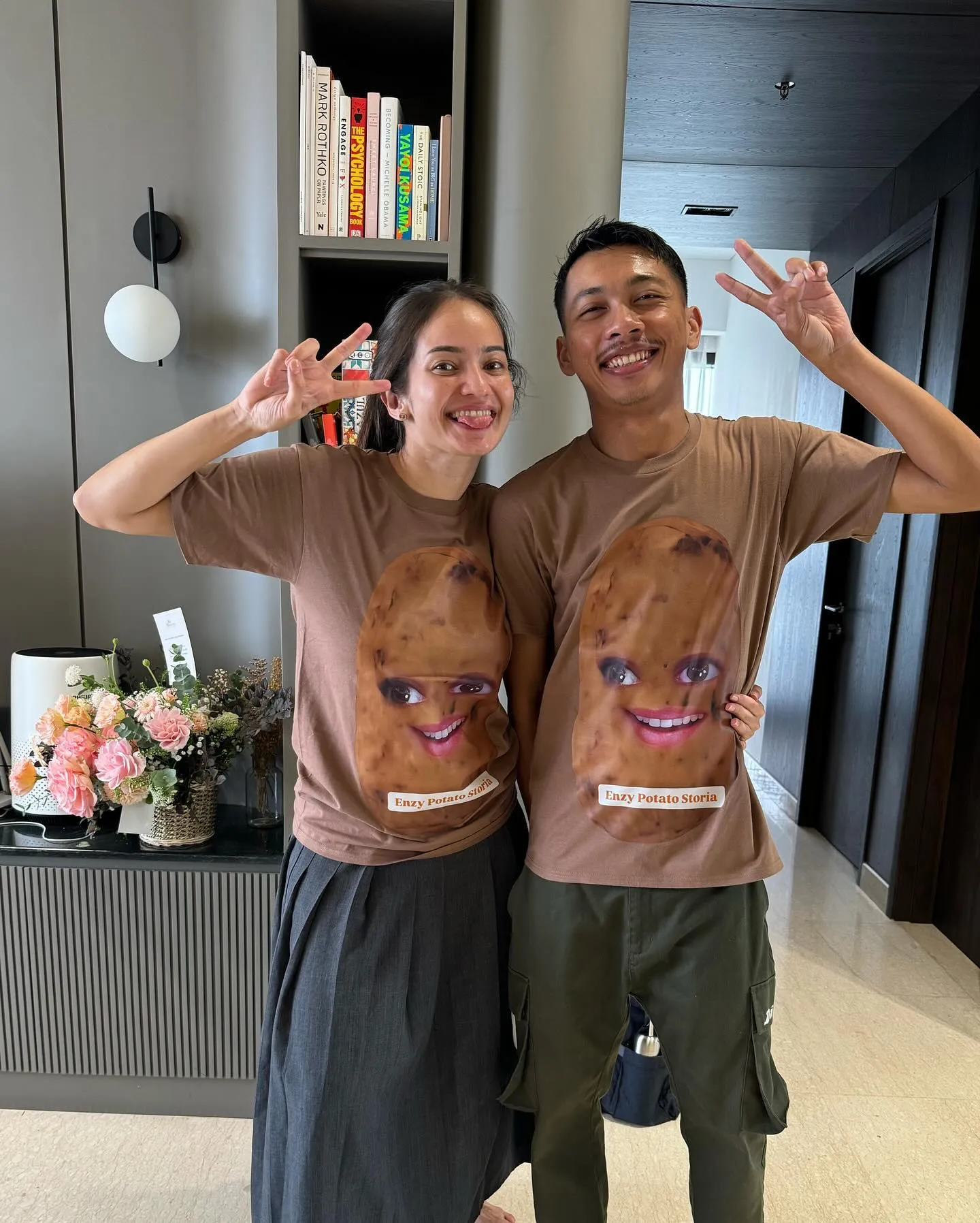 Potret ulang tahun  Enzy Storia bareng sahabat (credit: Instagram.com/enzystoria/)