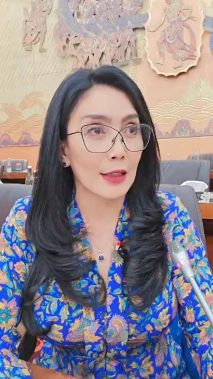 Potret Rieke Diah Pitaloka yang jarang tersorot (credit: Instagram.com/riekediahp/)