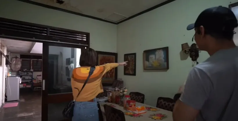 Potret rumah kakek dan nenek Adinia Wirasti yang jarang tersorot (credit: Youtube.com/Sara Wijayanto)