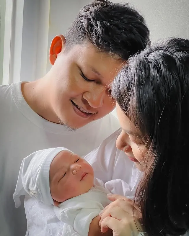 Potret Sinta Mutiara Adik Indah Permatasari dikaruniai anak pertama (credit: Instagram.com/sintamutiarabell/)