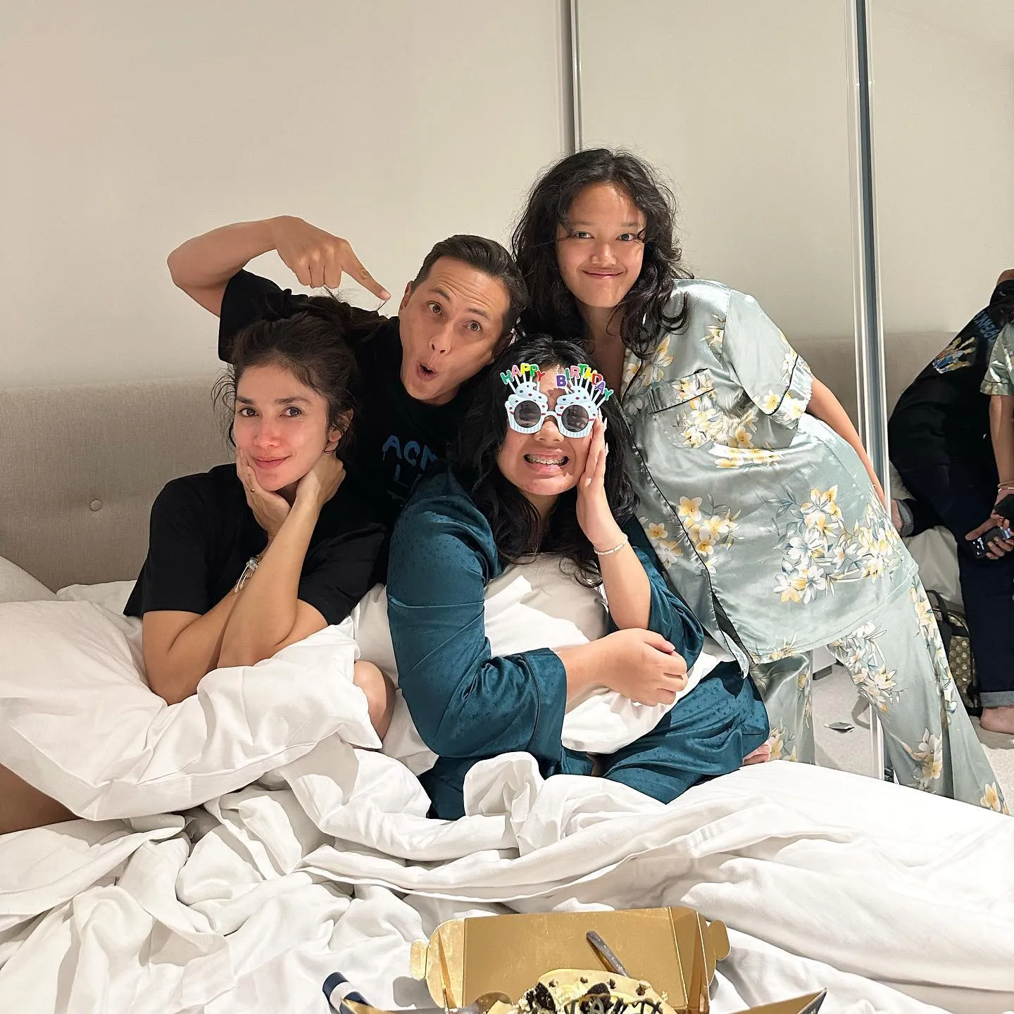 Potret Ussy Sulistiawaty dan anak yang sudah ABG (credit: Instagram.com/ussypratama/)