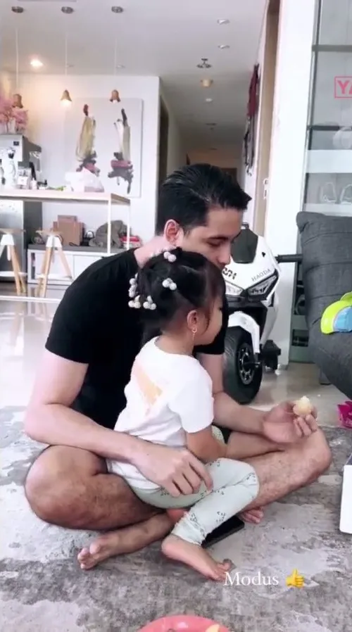 (credit: Instagram.com/yashowbiz/)