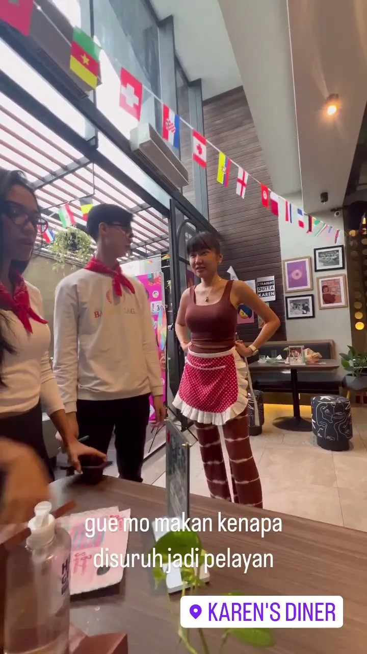 Akhirnya Coba Jadi Waiters