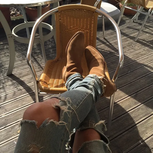 Penampakkan lutut Lee Soo Hyuk di Instagram dibilang SWAG oleh para fans. ©Instagram/Leesoohyuk