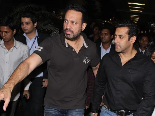 Salman Khan dan bodyguardnya. @oneindia.in