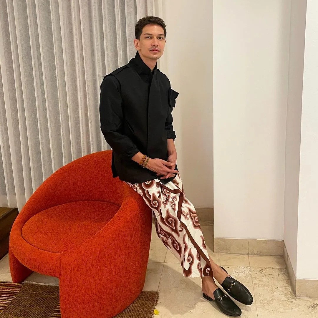 Dimas Beck Pakai Batik (Credit: Instagram/dimasbeck)
