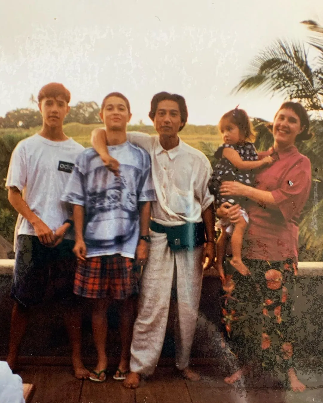 Masa Muda Tjok Gus Suami Happy Salma (Credit: Instagram/mayakerthyasa)