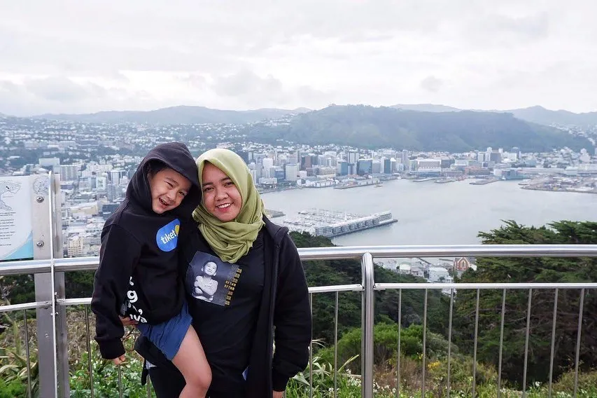 Potret Lala dan Rafathar (Credit: Instagram/shela_lala96)