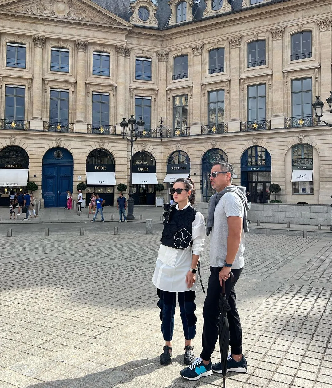 Potret Julie Esttele dan Suami di Prancis (Credit: Instagram/julstelle)