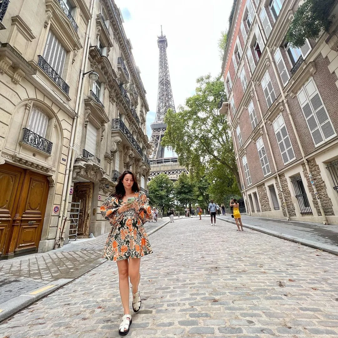 Potret Julie Esttele di Prancis (Credit: Instagram/julstelle)