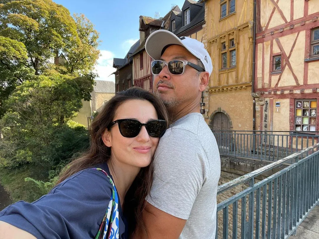 Potret Julie Esttele dan Suami di Prancis (Credit: Instagram/julstelle)